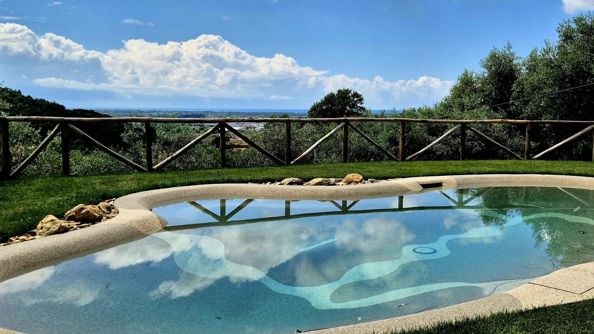 Villa Olivemare B&B 피에트라산타
